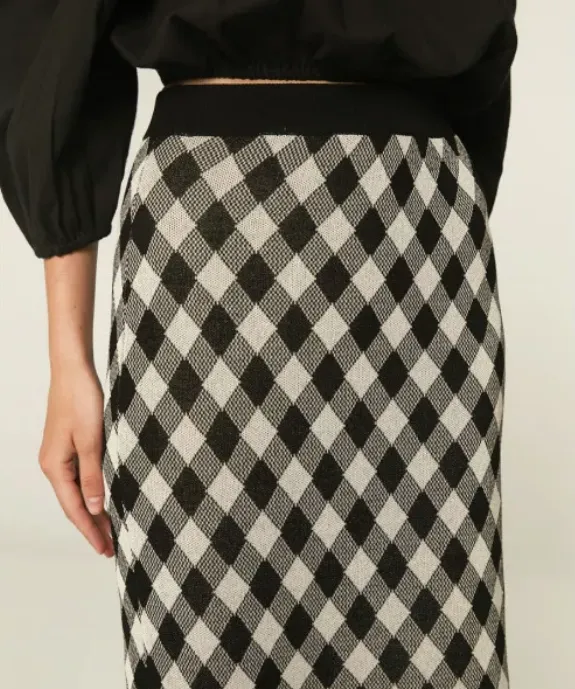 Jacquard Midi Pencil Skirt - Black Diamond Print